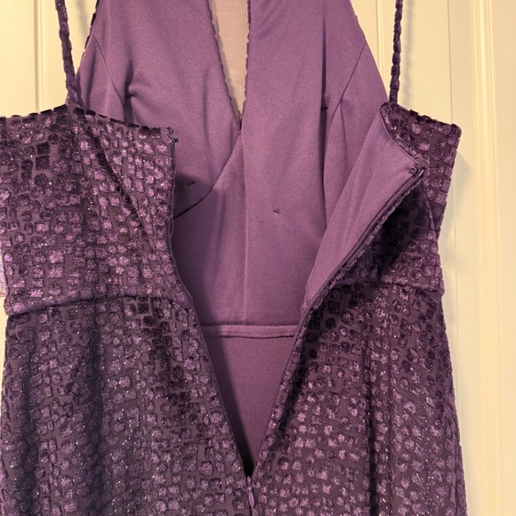 Nightway Women's Long Velvet‎ Mock Wrap Dress W/Sheer V Inset & Side Slit Size 8 - Picture 6 of 14